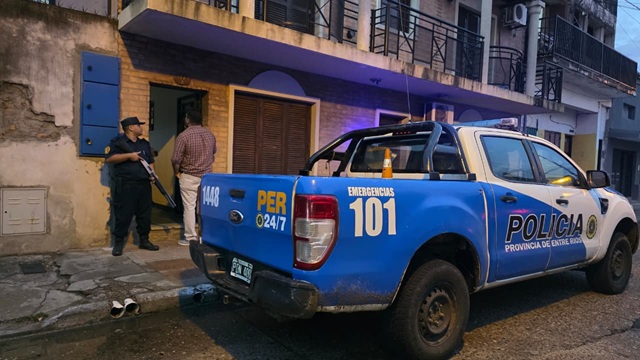 MOVIL POLICIAL.